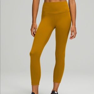 Lululemon Wunder Train HR Crop 23”